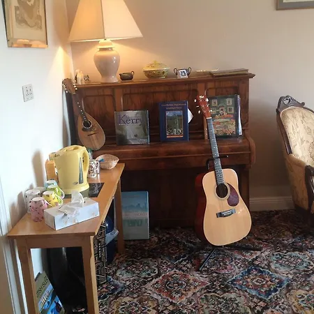 Bed & Breakfast Ballymore House
